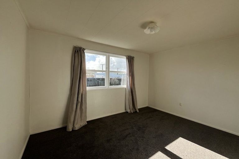 Photo of property in 21 Manu Crescent, Upper Vogeltown, New Plymouth, 4310