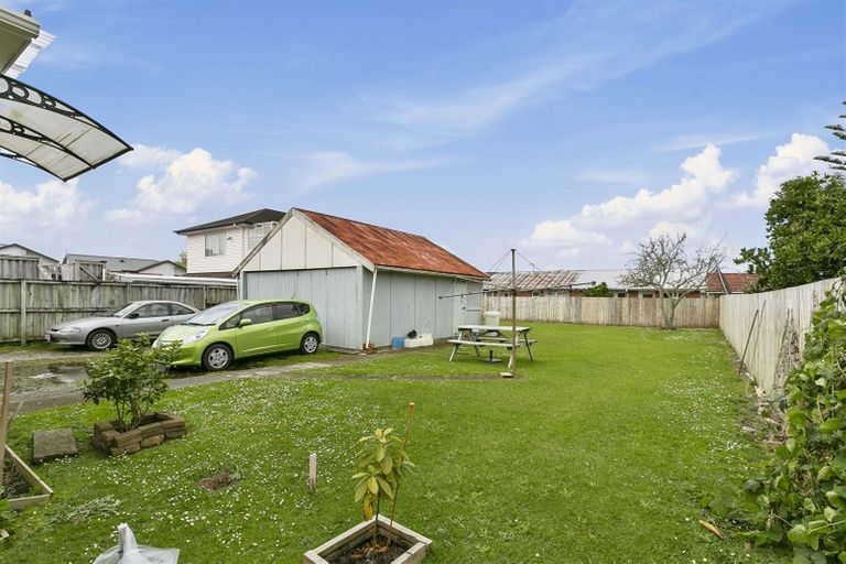 Photo of property in 3154 Great North Road, New Lynn, Auckland, 0600