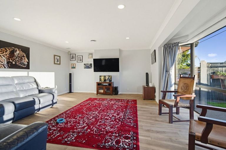 Photo of property in 77 Avondale Road, Taradale, Napier, 4112