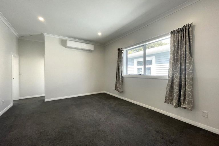 Photo of property in 70 The Parade, Island Bay, Wellington, 6023