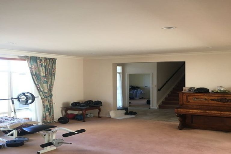 Photo of property in 22 Gilford Place, East Tamaki Heights, Auckland, 2016