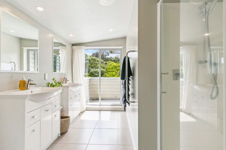 Photo of property in 77a Nicholson Road, Khandallah, Wellington, 6035