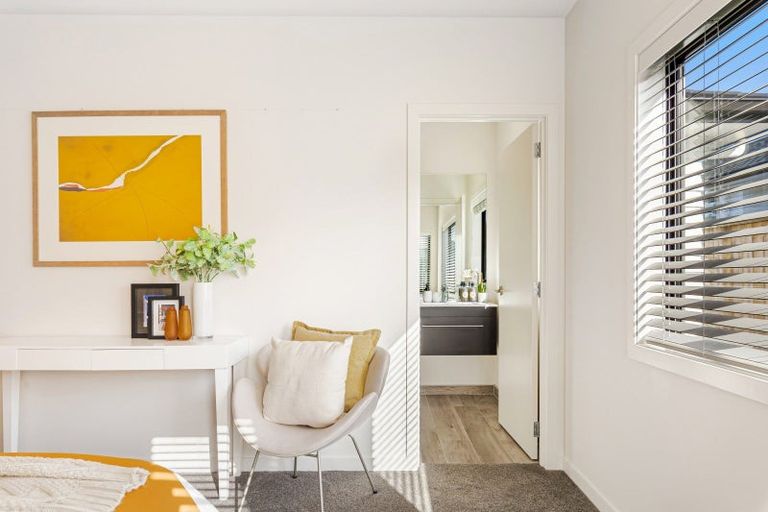 Photo of property in 17 Papa Orchard Drive, Kumeu, 0810