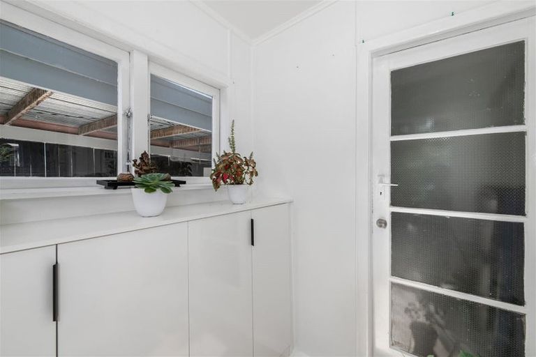 Photo of property in 176 Henderson Valley Road, Henderson, Auckland, 0612