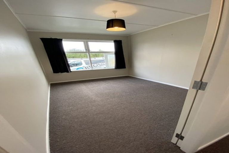 Photo of property in 16 Wavell Crescent, Lansdowne, Masterton, 5810