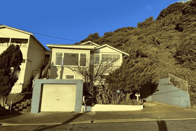 Photo of property in 5 Lonsdale Crescent, Rongotai, Wellington, 6022