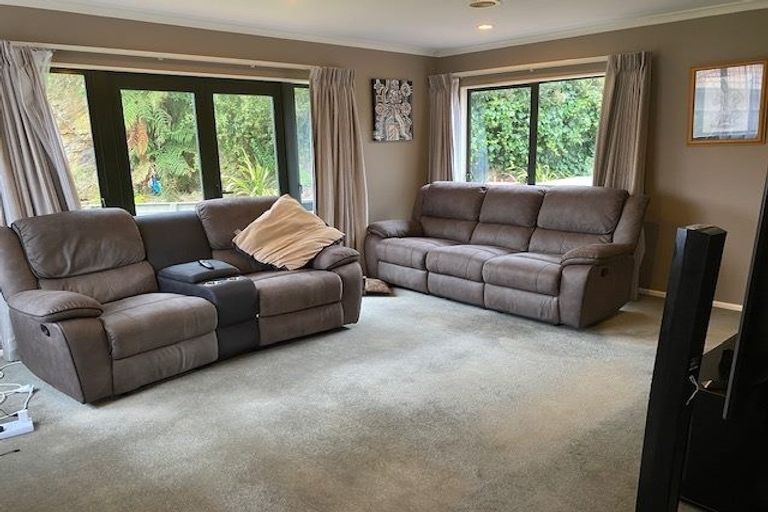 Photo of property in 5 Melksham Drive, Churton Park, Wellington, 6037