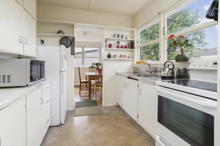 Photo of property in 63 Muir Avenue, Mangere Bridge, Auckland, 2022