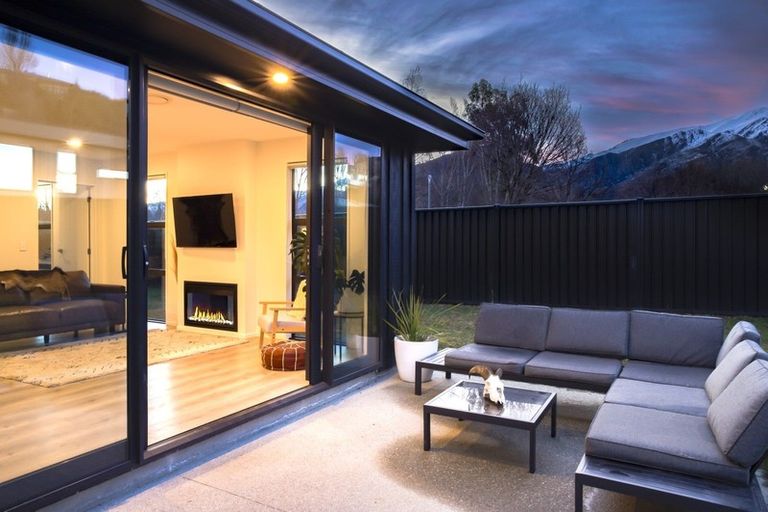 Photo of property in 7 Patton Place, Arrowtown, 9302
