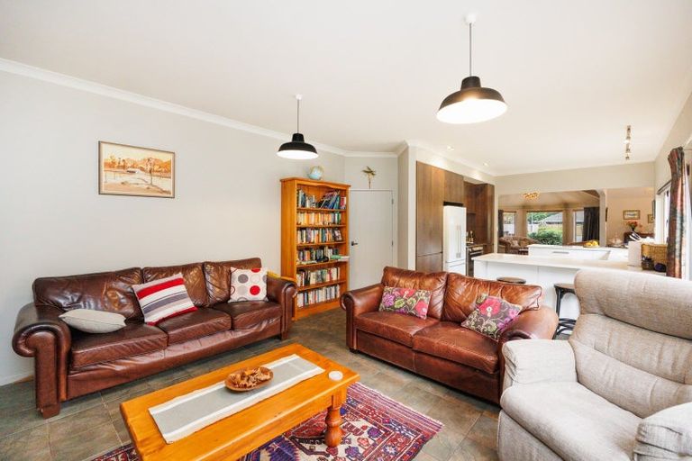 Photo of property in 11 Pastoral Lane, Hokowhitu, Palmerston North, 4410