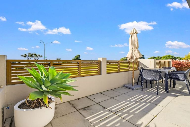 Photo of property in Beachpoint Apartments, 2/5 West End Road, Ohope, 3121