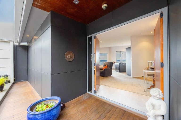 Photo of property in 4b Seapoint Road, Bluff Hill, Napier, 4110