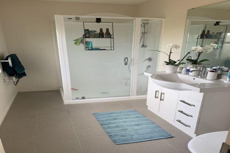 Photo of property in 34 Riverstone Road, Te Atatu Peninsula, Auckland, 0610