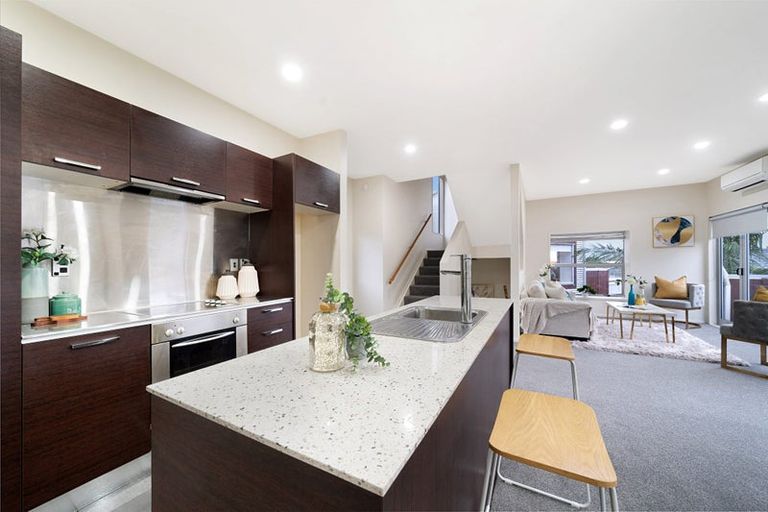 Photo of property in 76n Edmonton Road, Henderson, Auckland, 0612