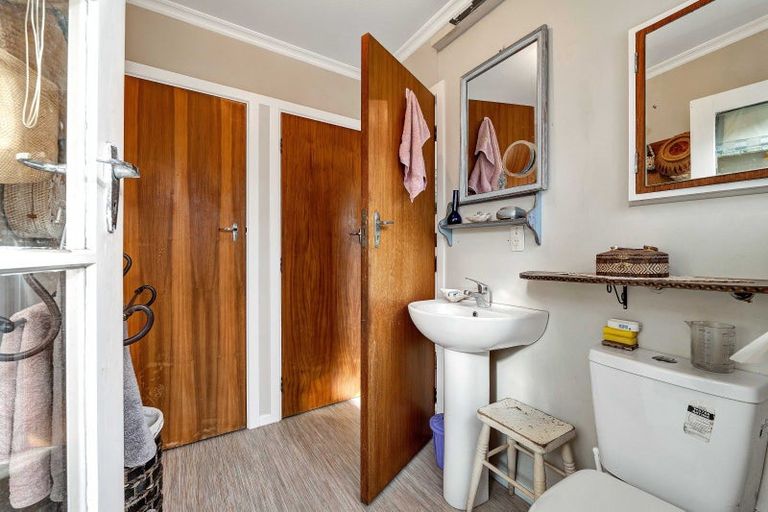 Photo of property in 8 Omata Road, Westown, New Plymouth, 4310