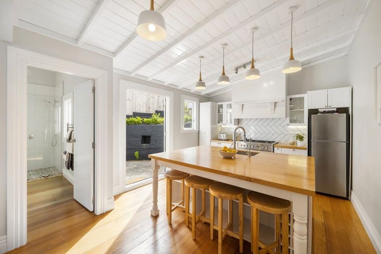 Photo of property in 17 Hamilton Road, Hataitai, Wellington, 6021