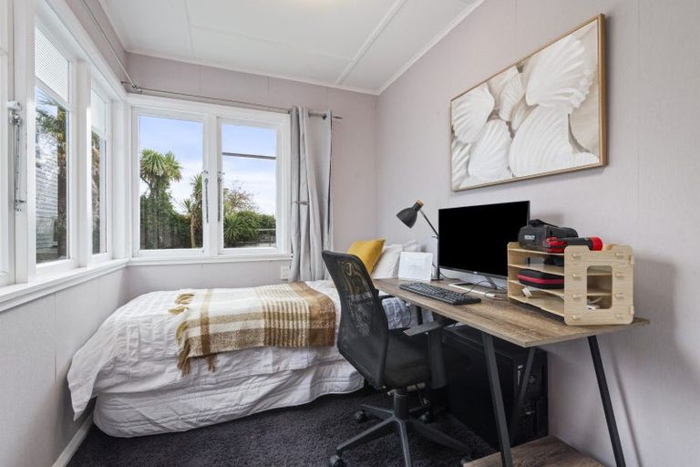 Photo of property in 5 Featherston Street, Takaro, Palmerston North, 4412
