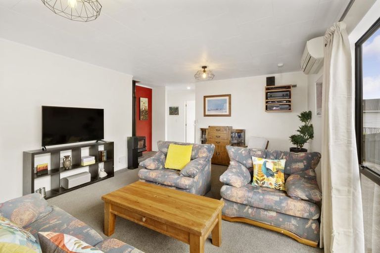 Photo of property in 12b Cathie Place, Karori, Wellington, 6012