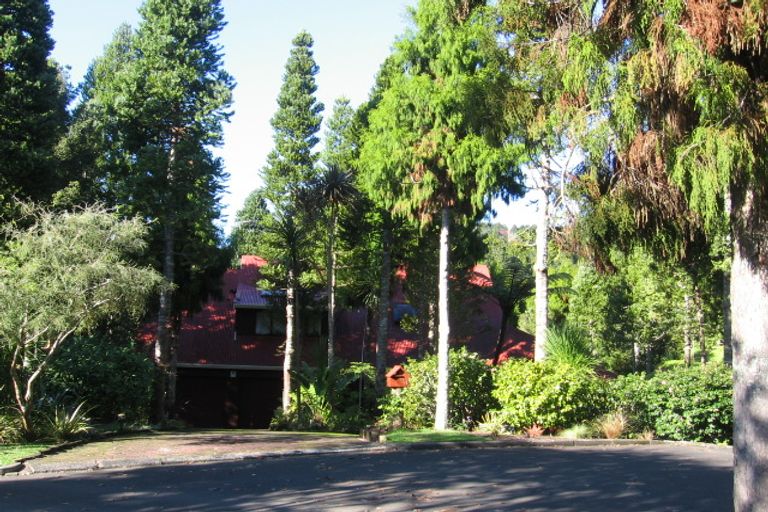 Photo of property in 43 Longfellow Parade, Glen Eden, Auckland, 0604
