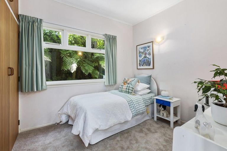 Photo of property in 25 Tai Paku Paku Road, Karaka Bays, Wellington, 6022