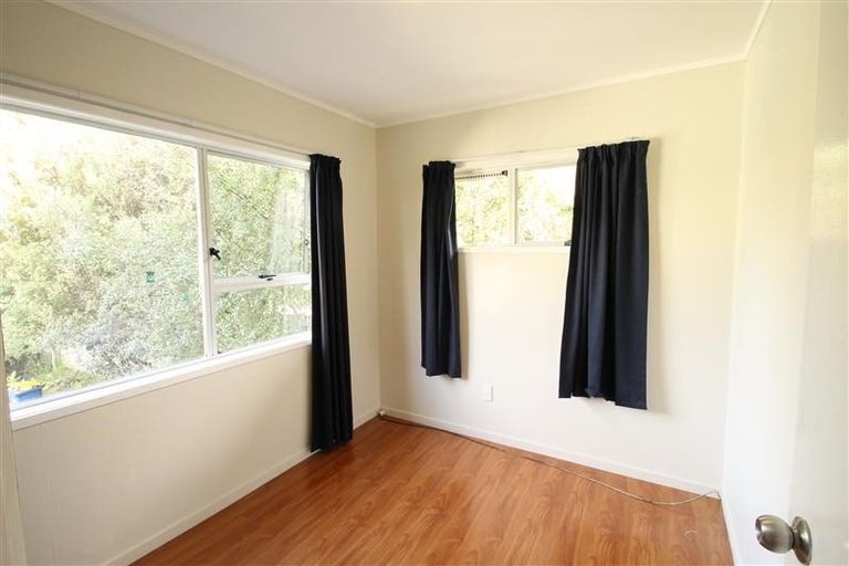 Photo of property in 5 Lysander Crescent, Beach Haven, Auckland, 0626