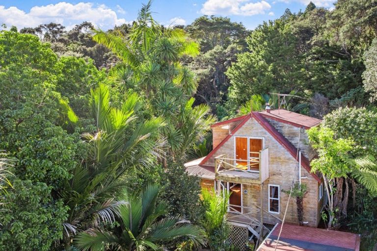 Photo of property in 35 Clinton Road, Tawharanui Peninsula, Matakana, 0986