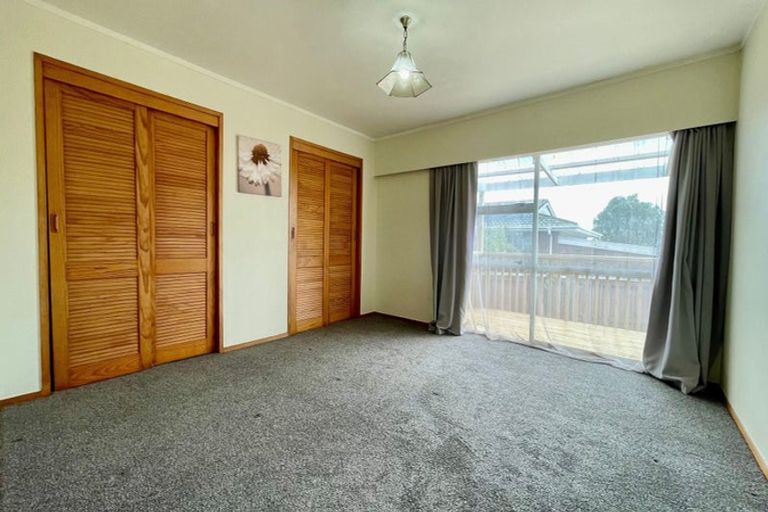 Photo of property in 1/17 Ashbourne Place, Glendene, Auckland, 0602
