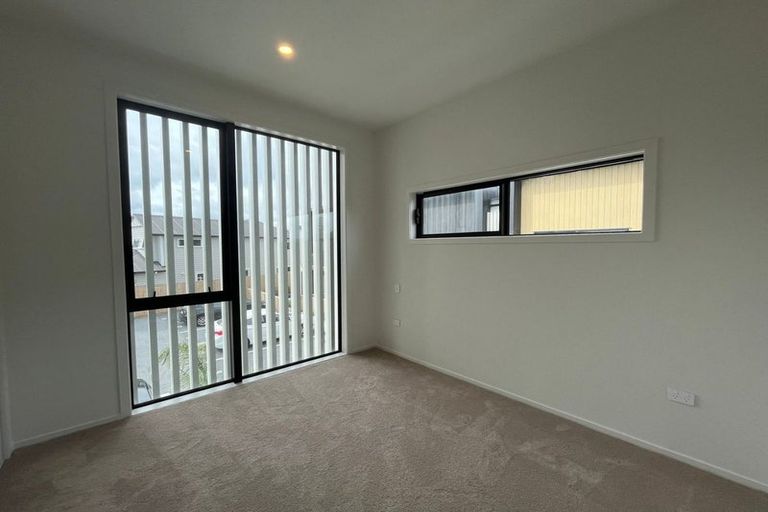 Photo of property in 27f Dawnhaven Drive, Te Atatu Peninsula, Auckland, 0610