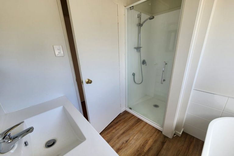 Photo of property in 15 Locket Road, Glenfield, Auckland, 0629