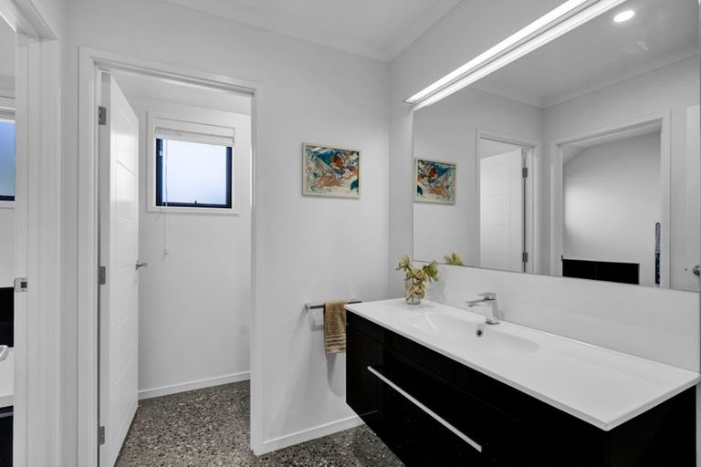 Photo of property in 6 Pebble Beach Court, Waiwhakaiho, New Plymouth, 4312