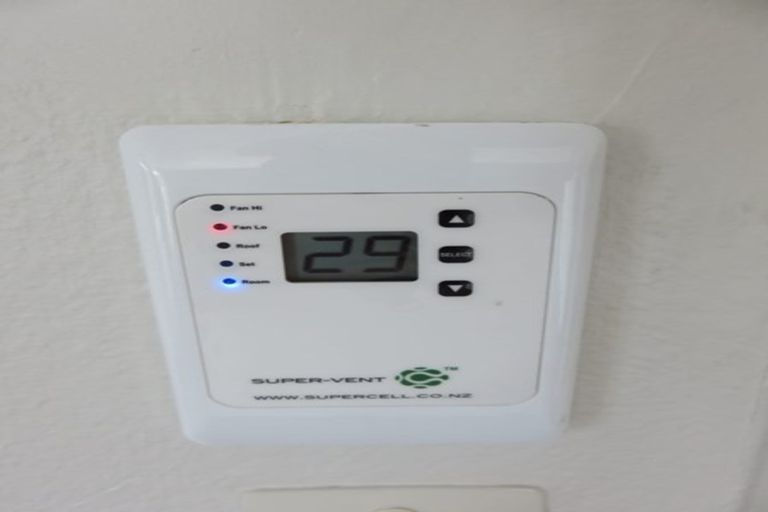 Photo of property in 1/12 Holiday Road, Stanmore Bay, Whangaparaoa, 0932