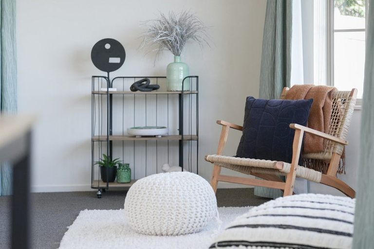 Photo of property in 15 Balmerino Grove, Waikanae, 5036