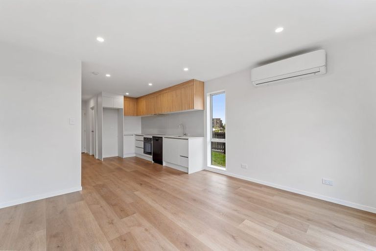 Photo of property in 1/474 West Coast Road, Glen Eden, Auckland, 0602
