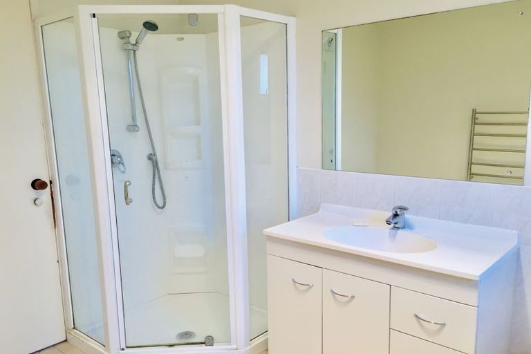 Photo of property in 61a Sunset Road, Totara Vale, Auckland, 0632