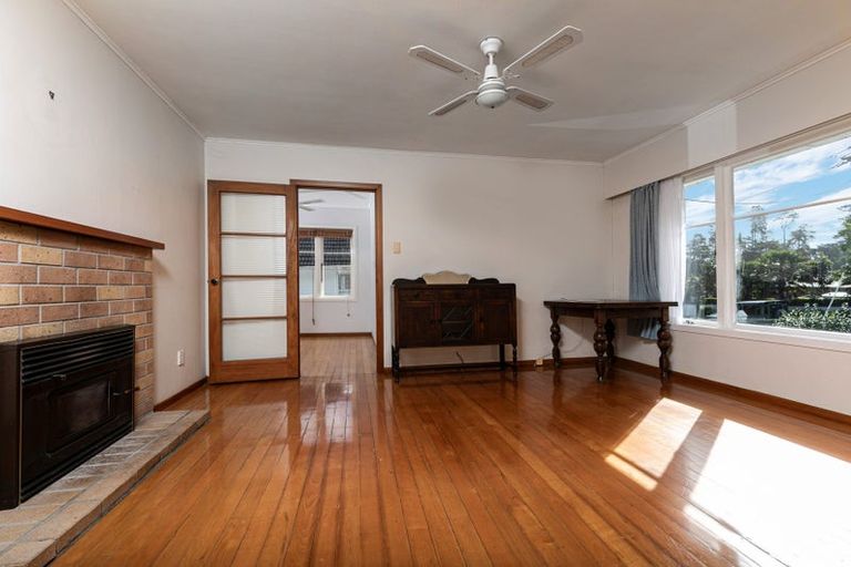 Photo of property in 48 Smythe Road, Henderson, Auckland, 0612