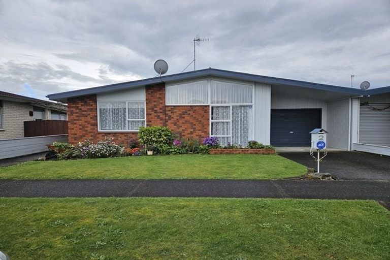 Photo of property in 2 Edwards Place, Terrace End, Palmerston North, 4410