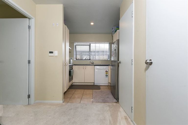 Photo of property in 25 Robertson Road, Favona, Auckland, 2024