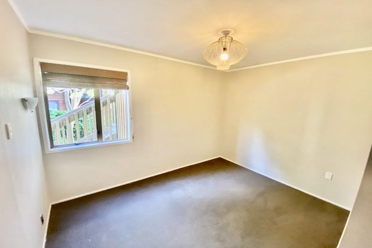 Photo of property in 11 Glenbush Place, Birkenhead, Auckland, 0626