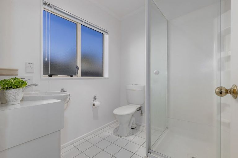 Photo of property in 15a Runanga Grove, Waikanae, 5036
