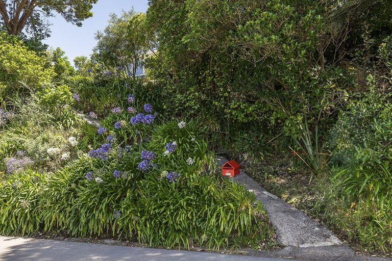 Photo of property in 65 Airlie Road, Plimmerton, Porirua, 5026