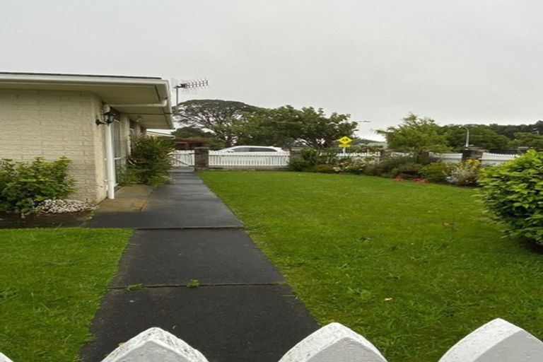 Photo of property in 28 Oriwa Street, Waikanae, 5036