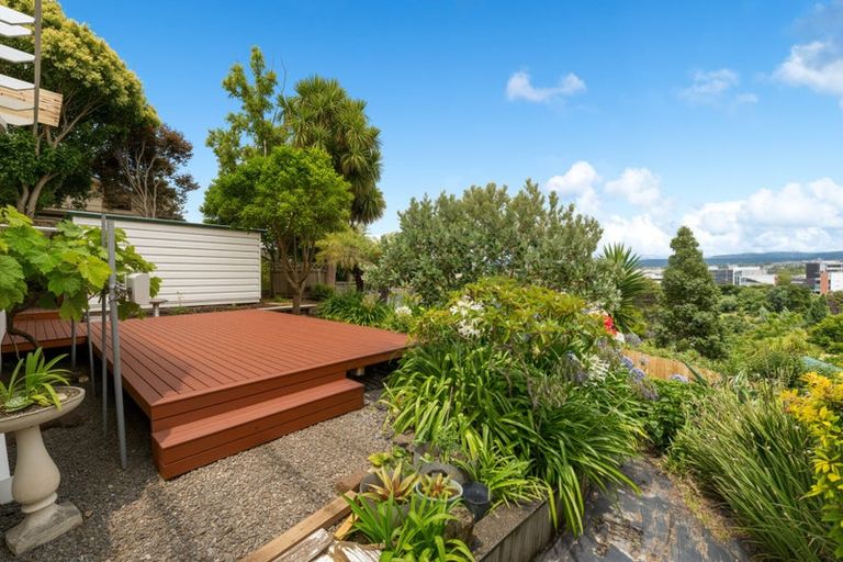 Photo of property in 35d Edmonton Road, Henderson, Auckland, 0612