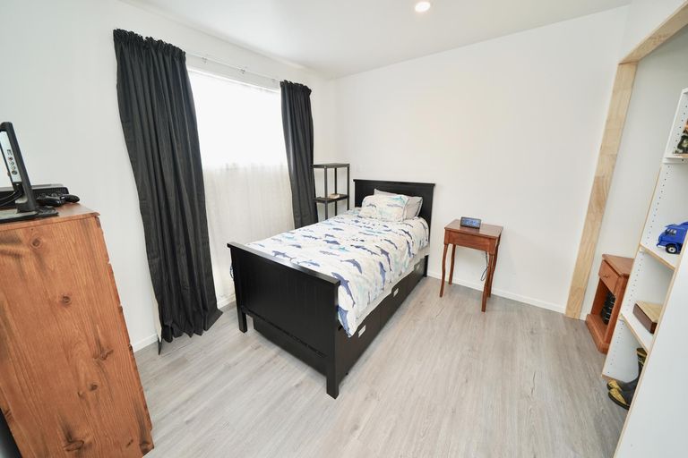 Photo of property in 4 D'urville Place, Kelvin Grove, Palmerston North, 4414