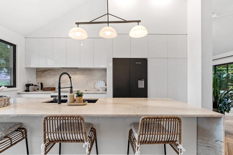 Photo of property in 10 Zita Avenue, Matakatia, Whangaparaoa, 0930