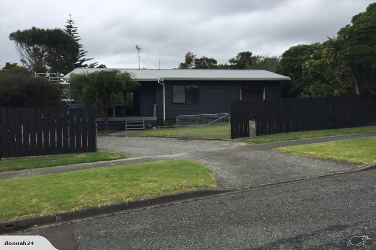 Photo of property in 3a Campion Road, Waikanae Beach, Waikanae, 5036