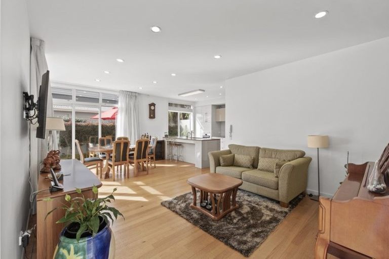 Photo of property in 8a Sylvan Park Avenue, Milford, Auckland, 0620