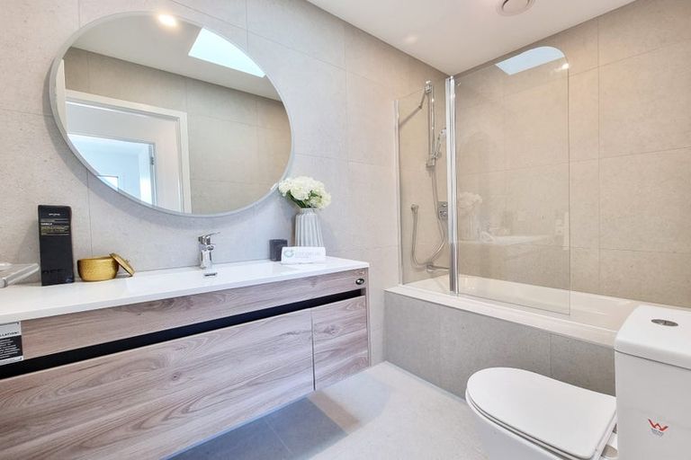 Photo of property in 952b East Coast Road, Northcross, Auckland, 0632