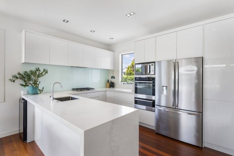 Photo of property in 2/51 Beach Road, Mellons Bay, Auckland, 2014