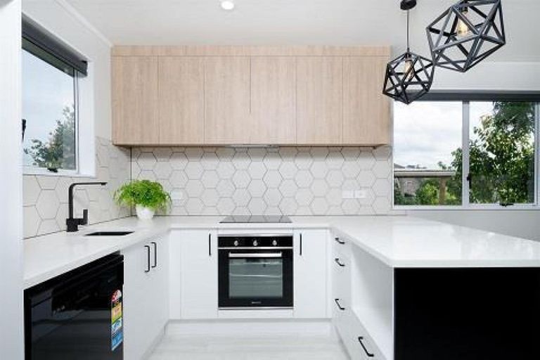 Photo of property in 2/77 Luanda Drive, Ranui, Auckland, 0612
