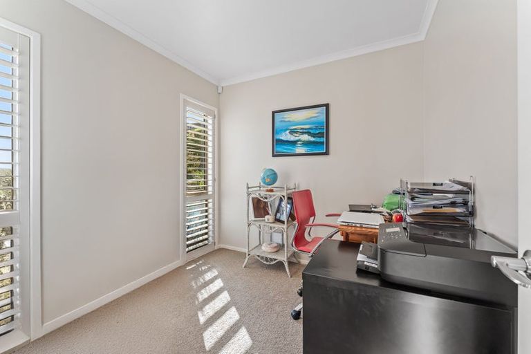 Photo of property in 21 Laguna Place, Matakatia, Whangaparaoa, 0930